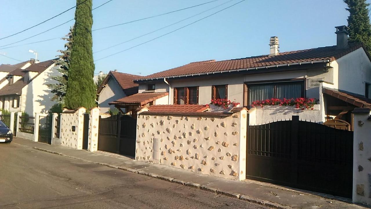 Appart hôtel STUDIHOTEL Palaiseau Plateau Saclay Bagian luar foto